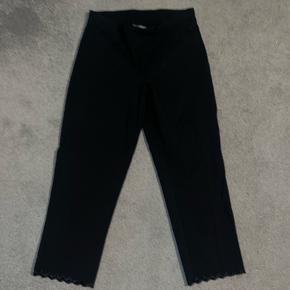 Slimsation by Multiples Black Capri Pants with Scalloped Hem - Size 10